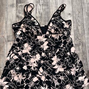 Not your grandmas swim dress! 💦 Sz 18 Black/White Trimshaper worn 2x.